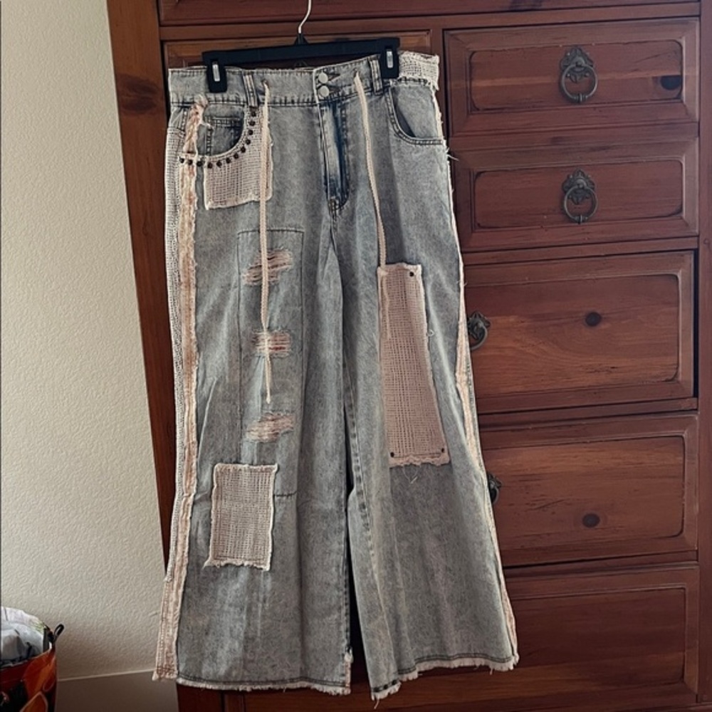 Pol Distressed Wide Leg Jeans In Blue And White